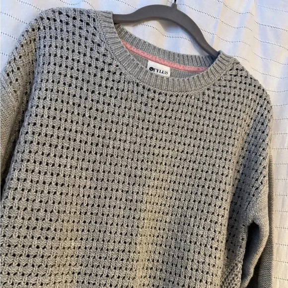 Stylus Crew Neck Gray Sweater - Picture 2 of 7